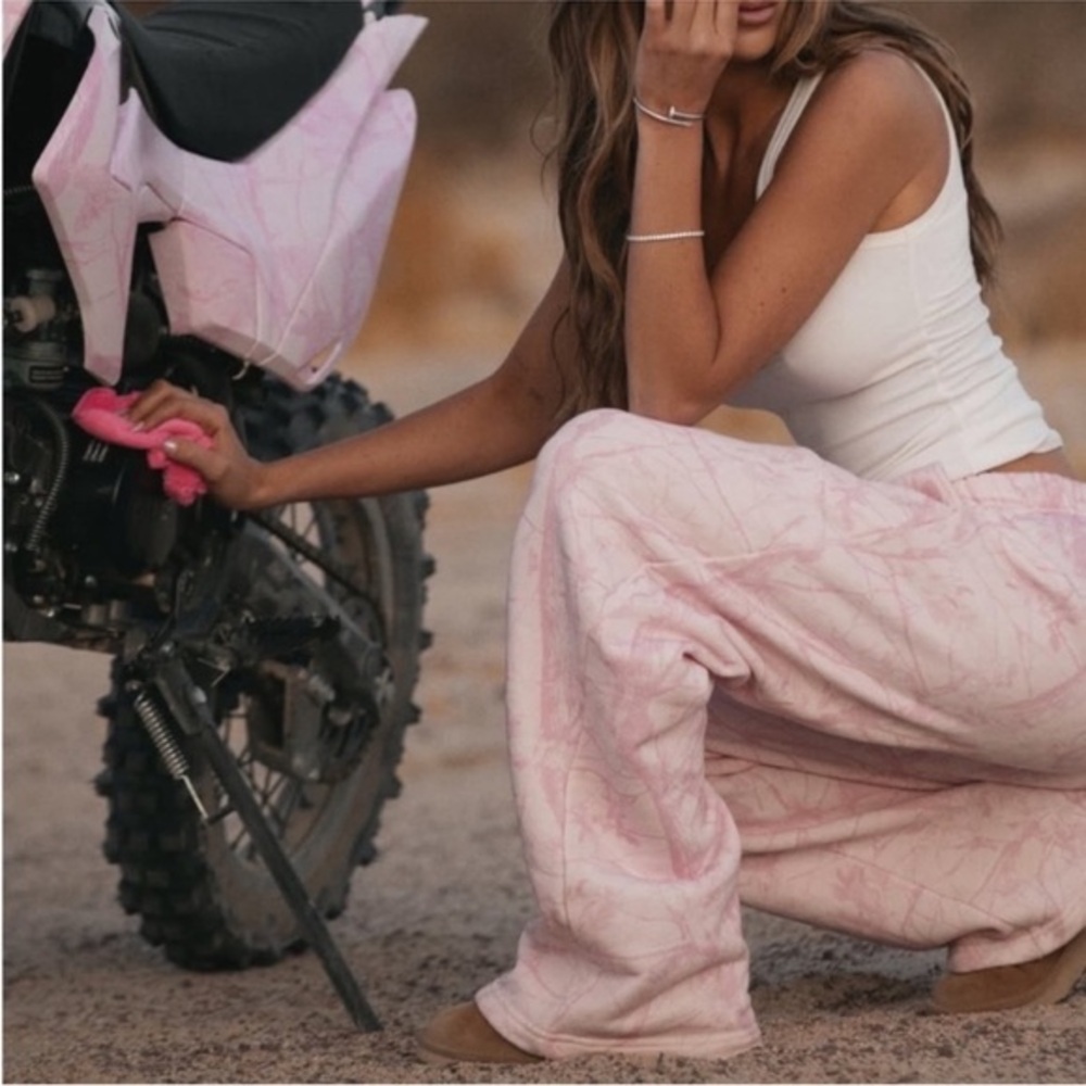 Dairy Boy Pink Bubblegum Camo Straight Leg Sweats Large NWOT